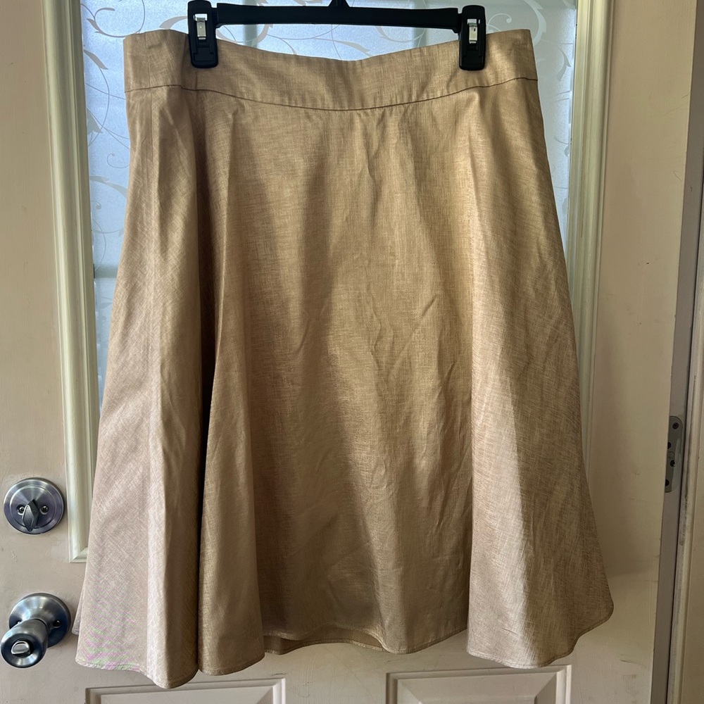 Banana Republic size 12 champagne colored lined silk skirt. Great style and glam